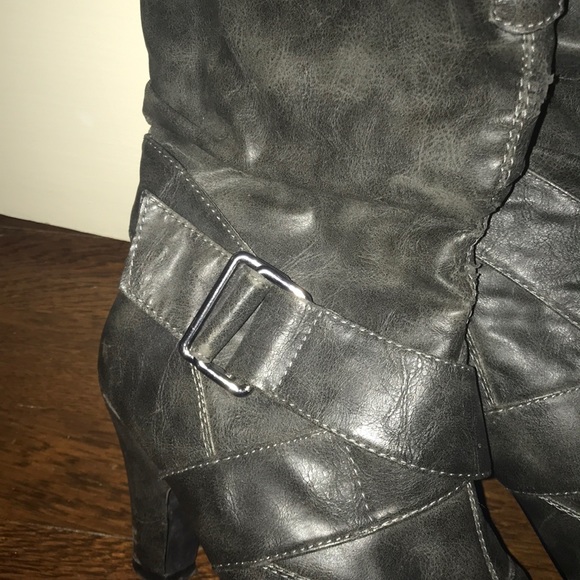 SiZe 7.5W gray faux leather boots. Avenue brand - Picture 2 of 4